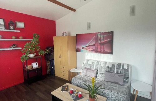 Huille Apartamento | Homerez - Beautiful studio for 3 ppl. with garden and terrace at Durtal
