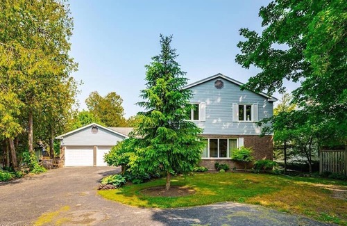 Elora Casa | Large river front home minutes from downtown Elora!