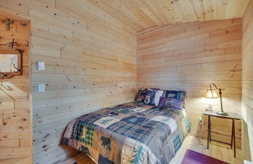 Barnum Cabina | Barnum Cabin on 30 Acres w/ Soo Line Trail Access!