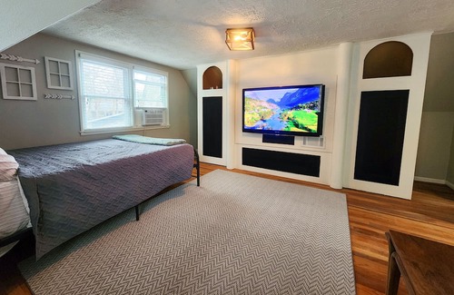 Manhattan Casa | Adorable and Charming Single-Family Home!