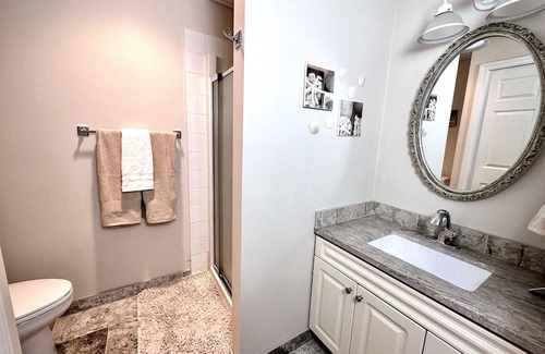 Rochon Sands Casa | Buffalo Lake Private Beach & Backyard KingBD