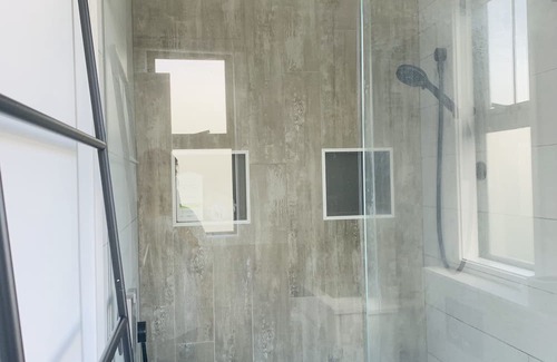 Ranui Casa | Ensuite closer to trains and takeaways