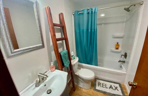 Mio Cabina | Classy log cabin. 3 bedroom. Great for hunting, fishing or kayaking.