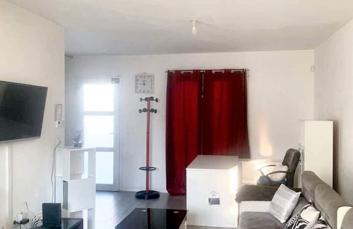 Montfermeil Casa | Homerez - House for 2 ppl. with swimming-pool, garden and terrace at Montfermeil