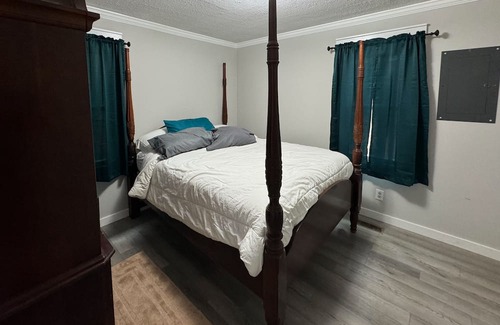 Crossnore Cabaña | Dog-friendly all-season cottage with mountain views, firepit, grill, AC, & W/D