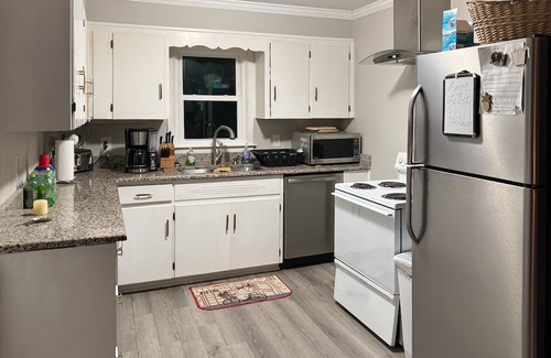 Crossnore Cabaña | Dog-friendly all-season cottage with mountain views, firepit, grill, AC, & W/D