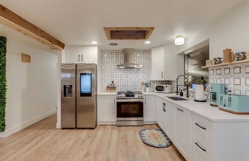 Barths Casa | Spacious 3 BR|Hot Tub|Close to DT Denver