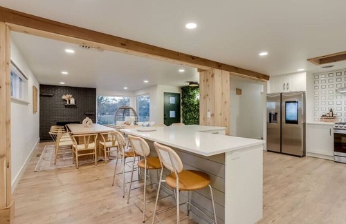 Barths Casa | Spacious 3 BR|Hot Tub|Close to DT Denver