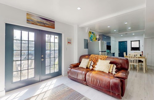 Everglades City Casa | Snowbird & dog-friendly riverfront home with fishing pier, grill, & kitchenette