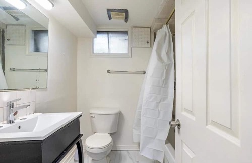 Newtonbrook Casa | Spacious 2BDR lower unit home In North York
