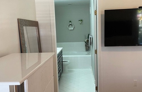 Baileys Crossroads Casa | Stunning & Luxurious Townhouse in Falls Church