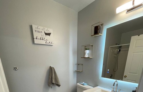 Baileys Crossroads Casa | Stunning & Luxurious Townhouse in Falls Church