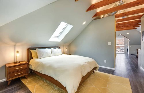 Cole Casa | Gorgeous studio guest house! HOT TUB!
