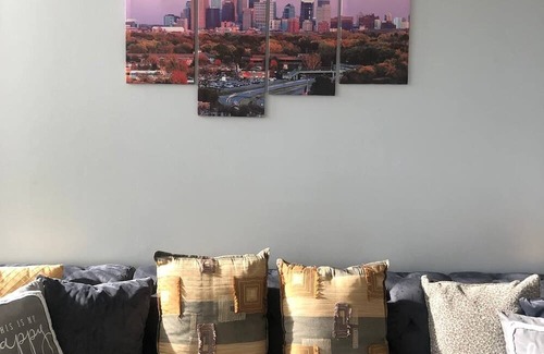 Minneapolis Casa | Unique Solar Home with plenty of Natural Sunlight