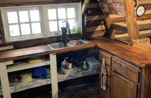 Dundee Cabina | Cozy, rustic off grid cabin on 15 acres. Pet friendly! No cleaning or pet fees!!
