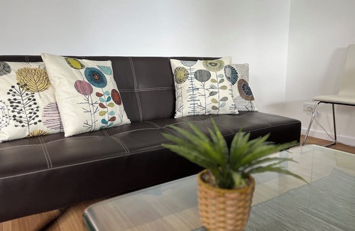 Florey Cabaña | Lovely brand-new three bedroom guest house in Florey