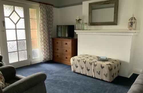 Crookwell Casa | Home away from home, 3 bedroom house, one block from Main Street
