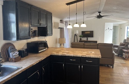 Shallotte Casa | Pet Friendly Cozy Vintage Getaway