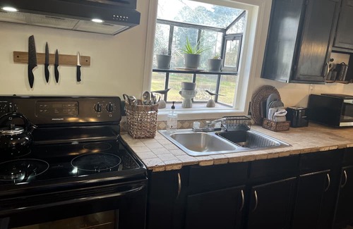 Shallotte Casa | Pet Friendly Cozy Vintage Getaway