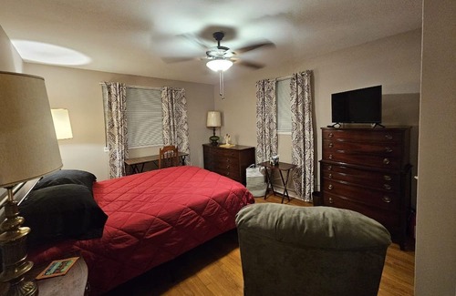 Capitol Heights Casa | Minutes to DC Capitol Hill. Metro. Perfect for Family Vacay & Remote travel.