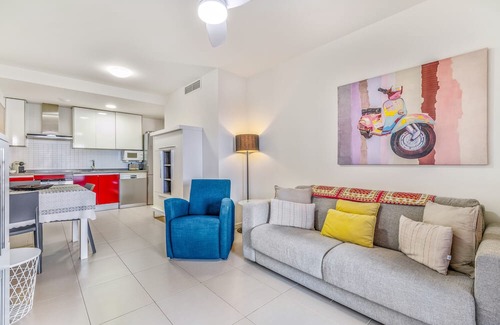 Mil Palmeras Apartamento | Apartment 'Gran Terraza Vistas Mar' with Shared Pool, Wi-Fi and Air Conditioning