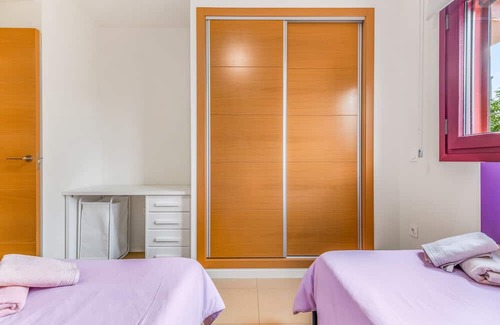 Mil Palmeras Apartamento | Apartment 'Gran Terraza Vistas Mar' with Shared Pool, Wi-Fi and Air Conditioning