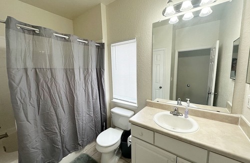 Sanford Apartamento | Luxury Sanford FL Apt w/ Private Garage, Pool access, W/D in unit, Patio