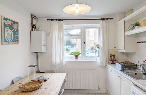 Littlehampton Casa | Holly House - Rustington - a family house that sleeps 6 guests in 3 bedrooms