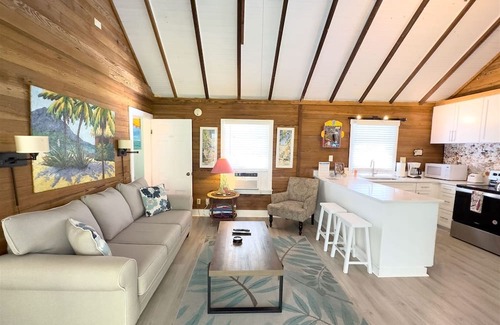 White Street Gallery District Casa | Tree House Retreat - 2 Bedroom / 1 Bath with large shared pool