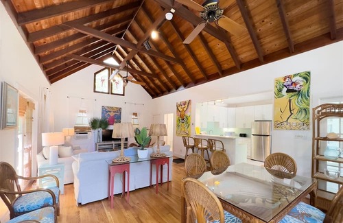 White Street Gallery District Casa | Amanda`s Garden Getaway 3 BR / 2 BA with shared large pool