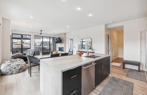 Willow Grove Condominio | River West 536: Silverthorne Condo - New Listing - Private Hot Tub