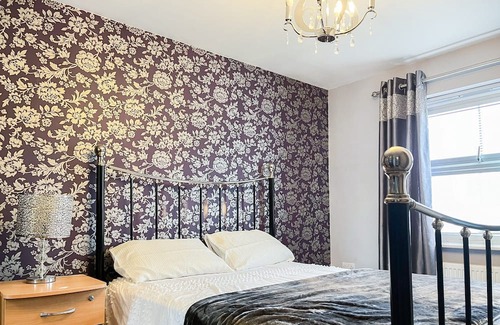 Ilkeston Cabaña | A great location and a generous in size property for family and friends to enjoy together.