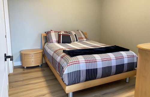 Vernon Casa | Middleton Main floor suite on Park