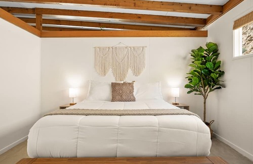 Morongo Valley Casa | Private and secluded desert cabin with views. Close to JTNP and Pioneertown