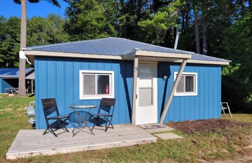 Oscoda Cabina | The Bungalow #5 w/ 2 Bedrooms