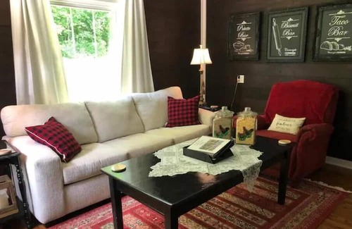 Pleasant Shade Cabaña | Chef's Kitchen at Cartwright Century Farm Cottage