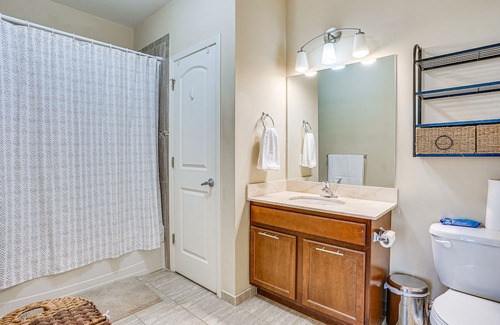 Linden Condominio | Lovely Linden Apartment - Walk to Train Station!