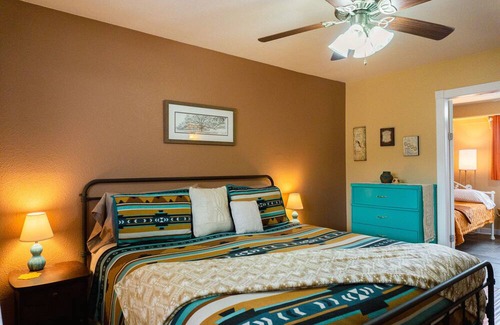 Alamogordo Cabaña | Alamo Cottage - 1 Gig Internet, King Bed, Southwest decor, Fully stocked kitchen