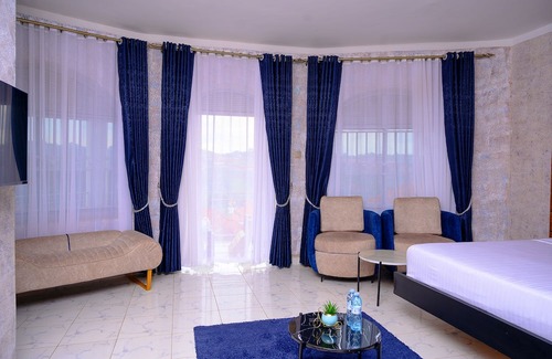 Entebbe Hotel | CROYLANDZ COTTAGES