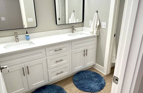 Jackson Casa | New home in downtown Jackson, steps away from restaurants, shops and The Lift!