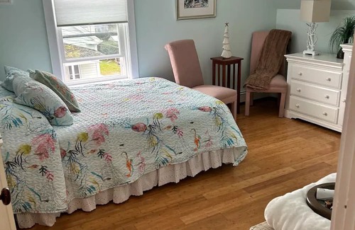 Bristol Apartamento | Private BR/LR/BA Suite in Downtown Bristol