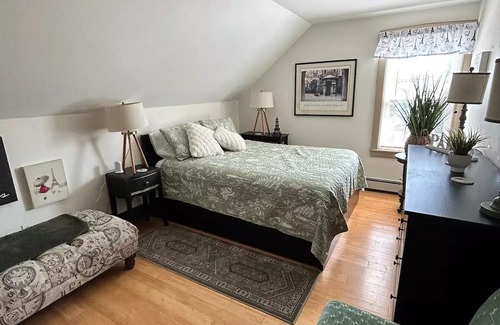 Bristol Apartamento | Private BR/LR/BA Suite in Downtown Bristol