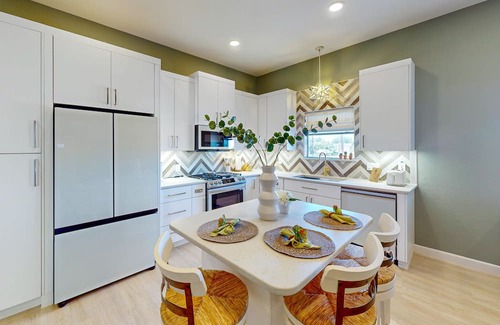 Del Mar Condominio | 2nd-floor apartment, streaming, courtyard, beautiful views, AC