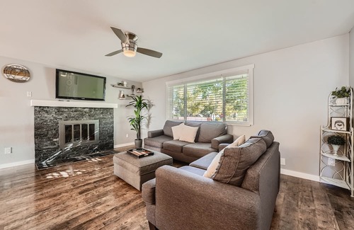 Lakewood Casa | Lakewood Lodge - Red Rocks, Denver, mountains!