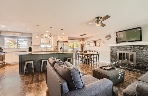 Lakewood Casa | Lakewood Lodge - Red Rocks, Denver, mountains!