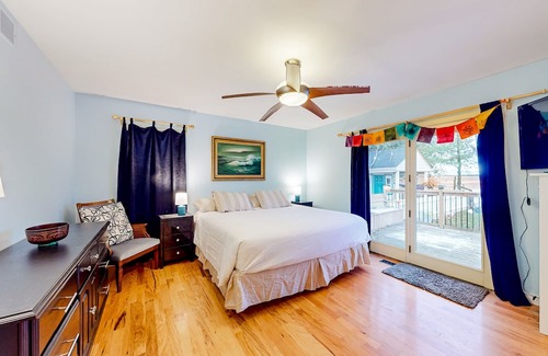 Centre Wellington Casa | Spacious retreat with pool, hot tub, firepit, & two living rooms