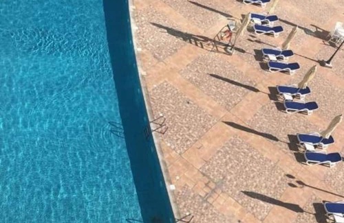 Ajman Apartamento | Amazing Beachfront Holiday Home