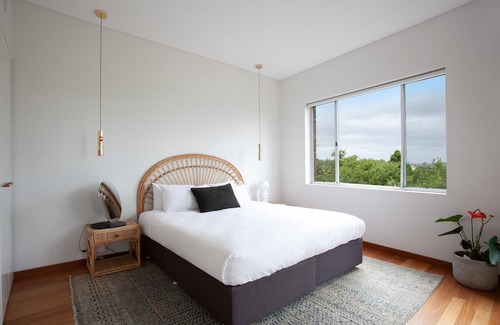 Bellevue Hill Apartamento | The Bohemian, Bellevue Hill (ISYD) - Stunning 3 bedroom light-filled apartment with a relaxed boho chic vibe in a enviable location