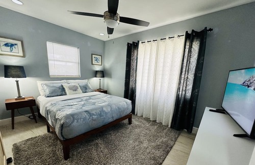 Disston Heights Casa | The Blue Oasis w/private pool. Pet-Friendly!