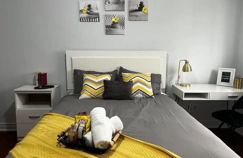 Malton Casa | 4-6 km, from Toronto Pearson Airport .3 Private Bed Rooms+ Hall Sleep 2 to 8 .